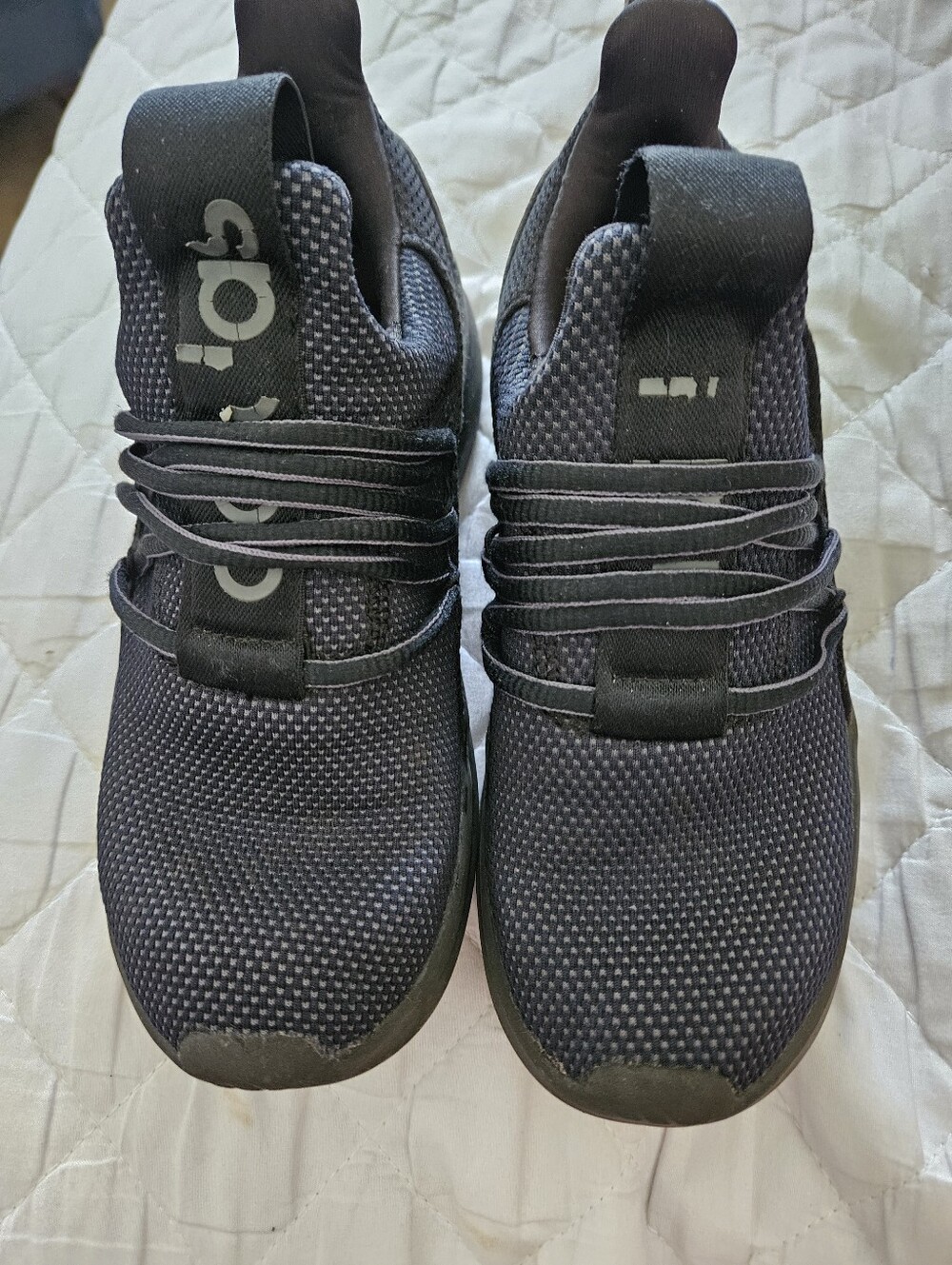 Black Kids Lightweight Knit Slip-On Sneakers Size 3 1/2